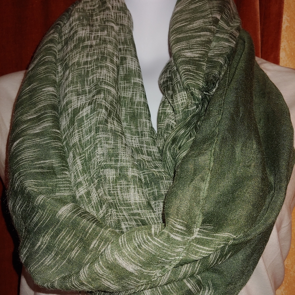 Beautiful scarf - Picture 2 of 4